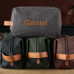 Personalisierte Herren Kulturbeutel, Groomsmen Kulturbeutel, besticktes Dopp Kit, Monogramm Reisewaschtasche, Trauzeugen Geschenke, Weihnachtsgeschenke