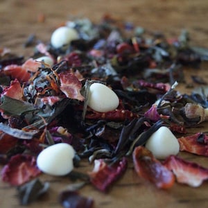 Strawberries & Cream Loose Leaf Tea- Fruity Tea, White Tea, Strawberry, Gourmet Tea, Tea Blends, Contains Caffeine
