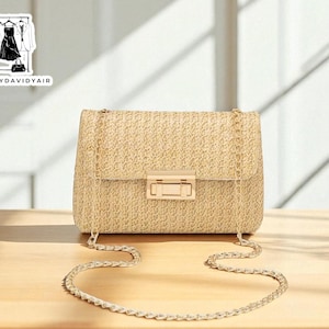 Straw Chain Shoulder Bag | Crossbody Purse Clasp | Lightweight Summer Handbag | Casual Beach Date Accessory | Handwoven Shell Clutch