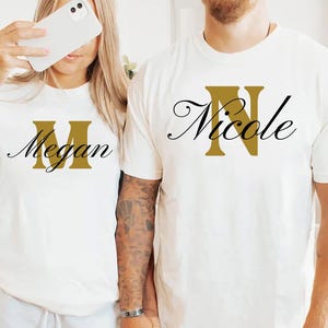 Camisetas personalizadas para esposo y esposa, camisetas de boda, camisetas a juego para parejas, camisetas de recién casados, regalo de boda para novios, letras con nombre (1)