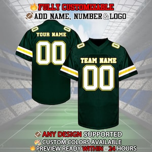 Pu&ograve; includere: Una maglia da calcio verde e gialla personalizzabile con il testo "FULLY CUSTOMIZABLE" e "ADD NAME, NUMBER & LOGO" in alto. La maglia ha un numero bianco "00" sul retro e il testo "YOUR NAME" sopra. La parte anteriore della maglia ha il testo "TEAM NAME" sopra il numero "00". Il testo "ANY DESIGN SUPPORTED", "CUSTOM COLORS AVAILABLE", e "PREVIEW READY WITHIN 24 HOURS" &egrave; in basso nell'immagine.