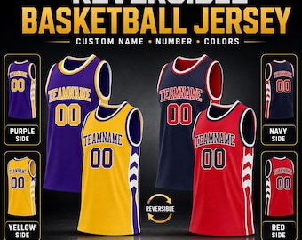 Op de afbeelding: Omkeerbaar basketbalshirt met opties voor aangepaste naam en nummer. De afbeelding toont een paars en geel shirt naast een marineblauw en rood shirt, elk met chevron-zijpanelen en witte biezen. Tekst bevat REVERSIBLE BASKETBALL JERSEY.
