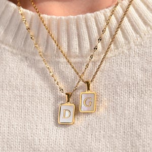 14K Gold füllte Perlmutt-Anfangshalskette, personalisierte Buchstabenhalskette, benutzerdefinierte Namenshalskette, Goldhalskette, Stapelhalskette