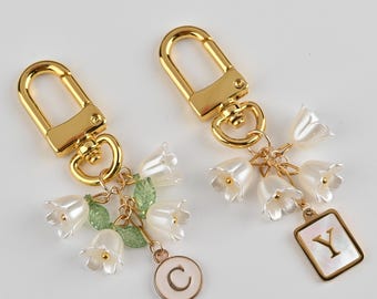 Personalized Lily of the Valley Keychain – Custom Initial Flower Keychain, Elegant Gold Bag Charm, Bridesmaid Gift, Floral Letter Keyring