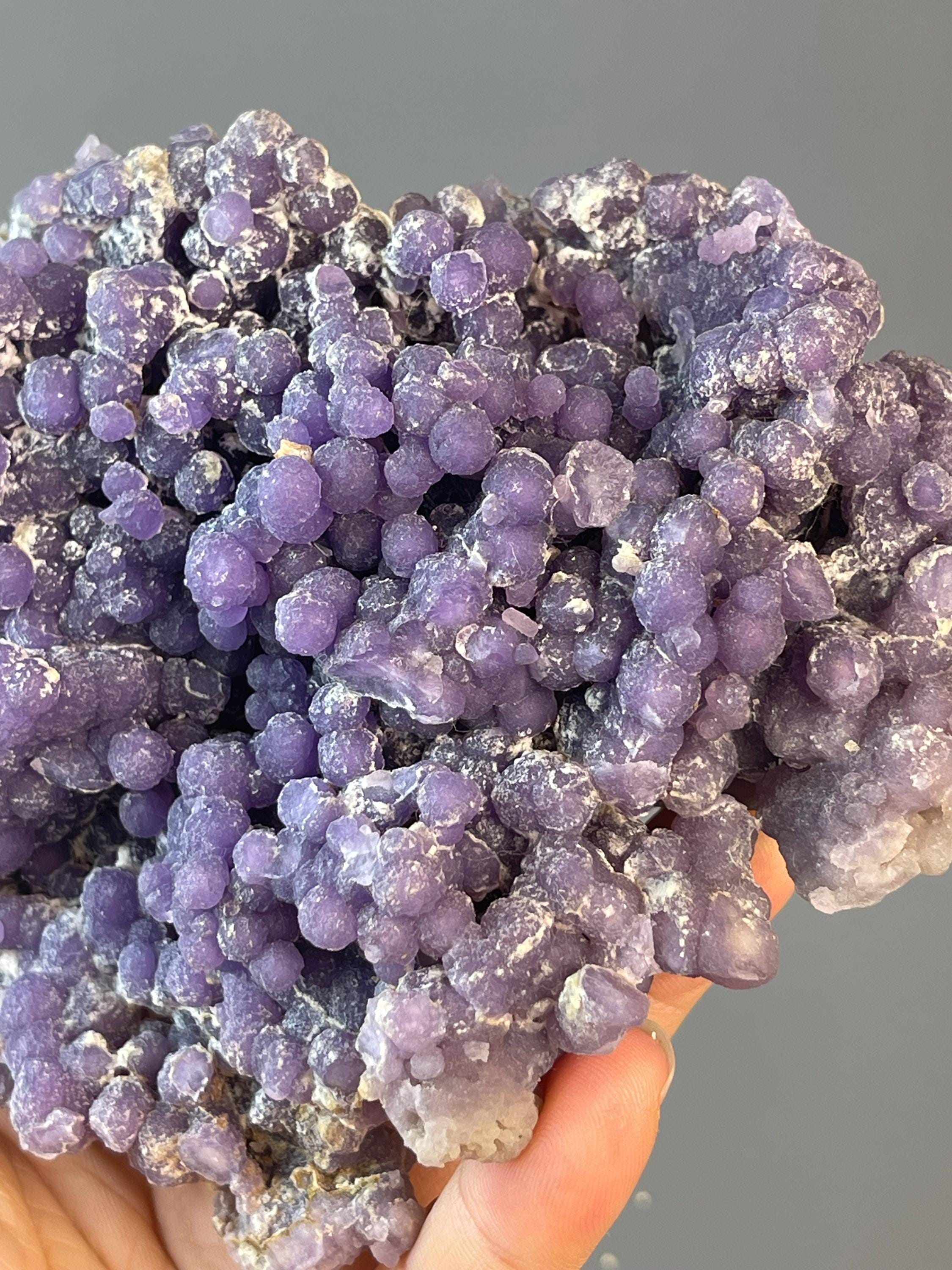 Grape アゲート（瑪瑙） 標本 — 深い 紫 結晶 クラスター — Indonesian