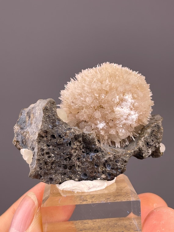 束沸石 スティルバイト 束沸石 Sphere 母岩 Zeolite 鉱物 インド Peach 