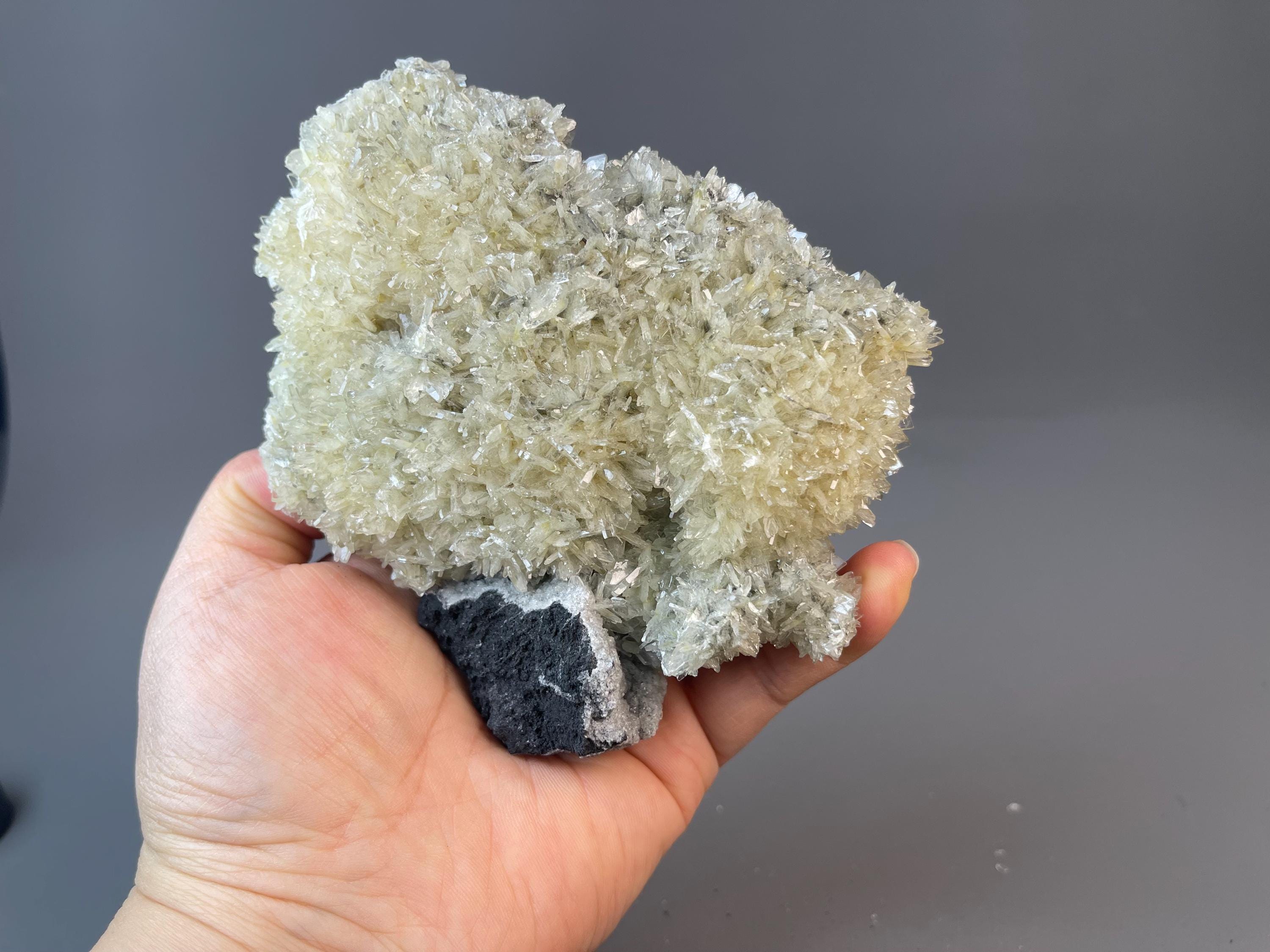 バライト（重晶石） 標本 — Rare 黒 母岩 結晶 — モロッコ