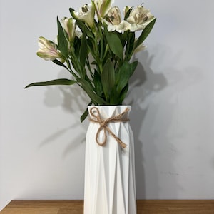 Minimalist 3D Printed Vase for Home Decor