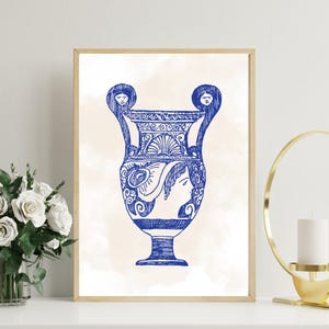 Puede incluir: Una ilustración azul y blanca de una antigua vasija griega con un diseño decorativo. La vasija está representada en un estilo de dibujo lineal simple.