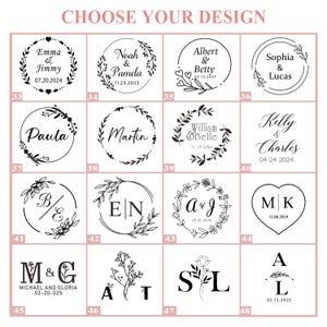 Puede incluir: Una cuadrícula de opciones de diseño personalizadas, con marcos circulares y en forma de corazón con nombres, iniciales y fechas. Los diseños incluyen acentos florales y de hojas, con texto como "Noah & Pamela" y "A & L". El texto "CHOOSE YOUR DESIGN" está arriba.