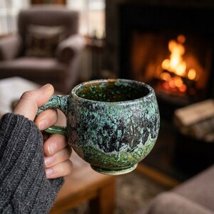 Handgefertigte waldgrüne Tasse - 10 Unzen marokkanische handwerkliche Kaffeetasse