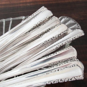 Vintage Silverplate Teaspoons Set: May Queen 1951 Pattern, Holmes & Edwards (20 Spoons)