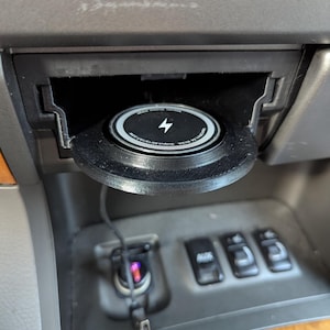 Caricabatterie e supporto wireless per telefono in stile MagSafe per Lexus GX470, da installare nello slot del posacenere.