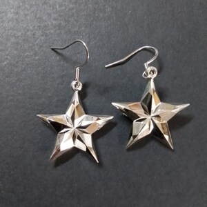 Silver Plastic Star Dangle Earrings Bild 7