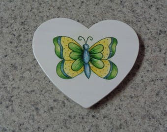 Butterfly on White Wood Heart Magnet - Home Interior - Kitchen Decor