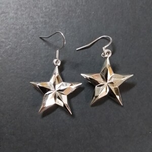 Silver Plastic Star Dangle Earrings Bild 5