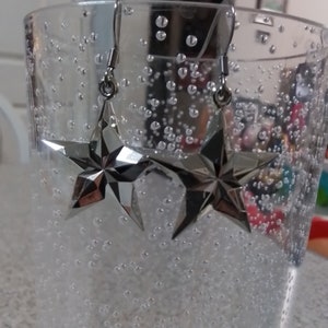 Silver Plastic Star Dangle Earrings Bild 3