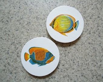 Set of 2 Fish on White Wood Circle Magnets - Kitchen Decor