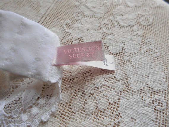 Victoria's Secret White Lace Garter size large 19… - image 4