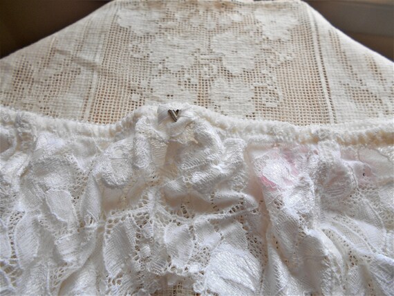 Victoria's Secret White Lace Garter size large 19… - image 3