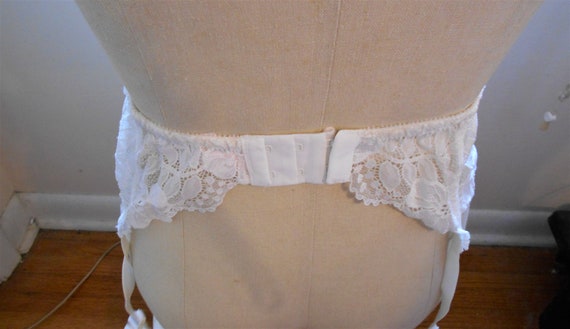 Victoria's Secret White Lace Garter size large 19… - image 2