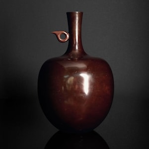 A Bronze Flower Vase (銅製花瓶) by Tsuda Eiju