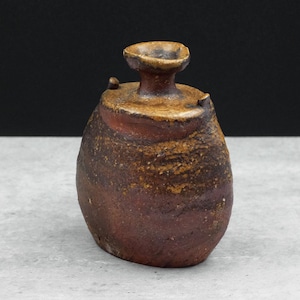 Bizen Tokkuri Sake Flask (備前 徳利) by Kakurezaki Ryuichi