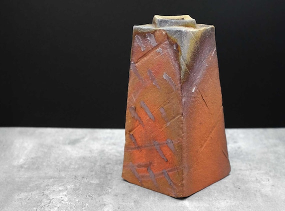 Bizen Square Vase (備前叩き四方花入) – Heisei or Reiwa Era by