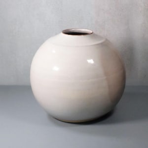A Hagi-Yohen Jar (萩窯変壷) by Kaneda Masanao (兼田昌尚), Japanese, (b. 1953)