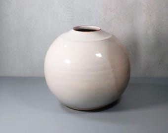 A Hagi-Yohen Jar (萩窯変壷) by Kaneda Masanao (兼田昌尚), Japanese, (b. 1953)