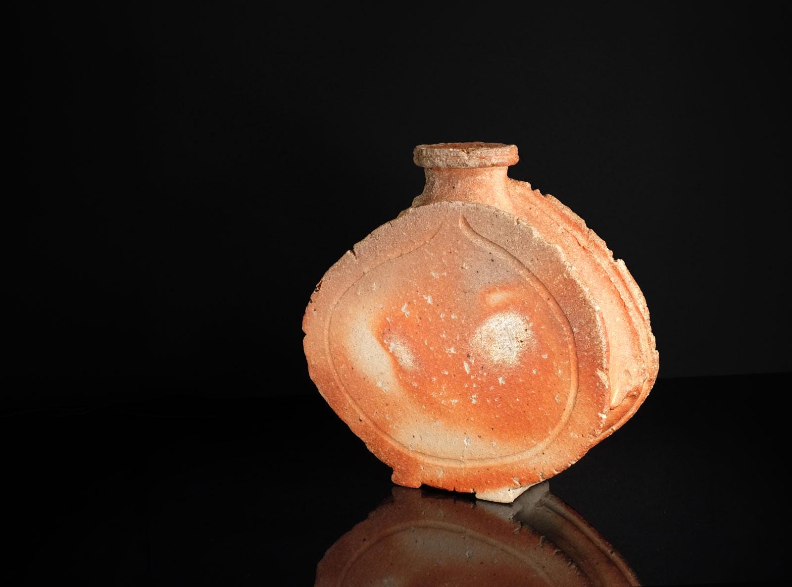 Shigaraki Ware Flat Sake Flask (信楽焼 扁壺) by Furutani Michio