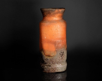 Un Bizen Hanaire (備前花入) de Yamamoto Toshu