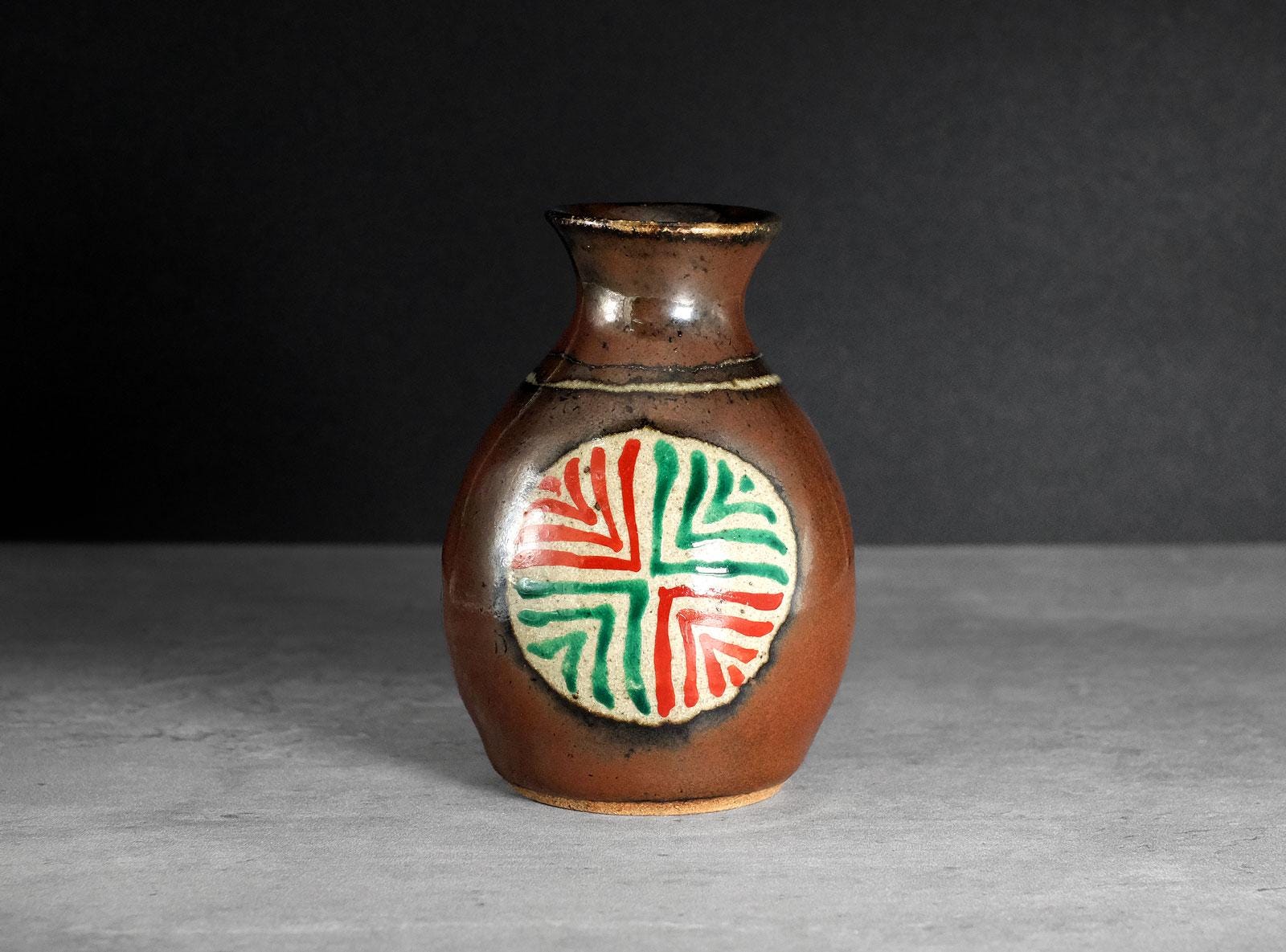 A Persimmon-glazed Akae Sake Flask (柿釉赤絵徳利) Heisei Era (1989 