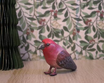 Sculture di uccelli in cartapesta