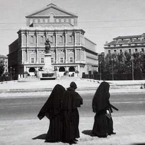 vintage B&W photo &gt;women in black&lt;