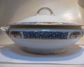 Royal Bayreuth Made in Bavaria Beautiful Serving Dish with Lid Classic Collectors Piece, Very Hard to find in this condition, Great Gift!