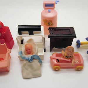 Vintage 1960&#39;s Miniature Renwal and Ideal Children&#39;s Doll House Furniture, Ten Pieces Total along with two dolls, All in Good Condition.