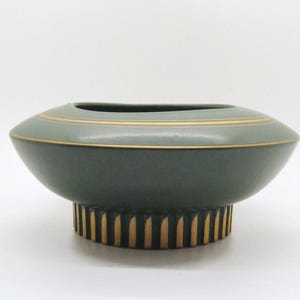 Vintage Michael Lax Hyalyn Keramik Blomgroda: MCM Grön & Guld Keramik