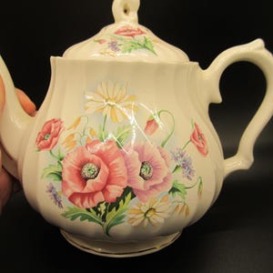 Crown Royal Dorset 1950&#39;s Pink Poppy Teapot, Fine Bone China/Porcelain, Hand Painted Made in Staffordshire England, Timeless Beauty.
