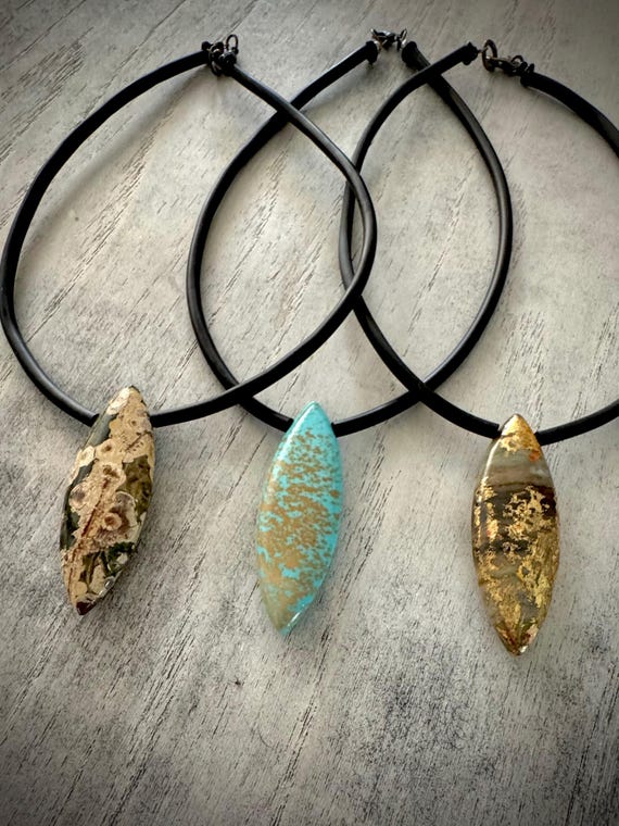 Natural Stone (Mandoria shape) Choker Necklace
