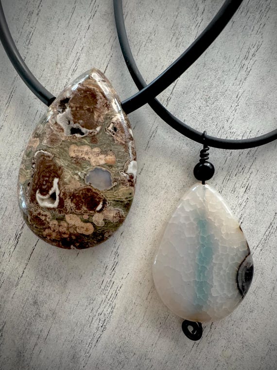 Natural Stone (Teardrop shape) Choker Necklace