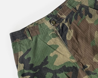 90's Distressed Woodland Camo Pants - Size 30