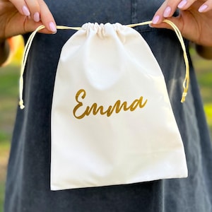 Custom Name Drawstring Bag Bridesmaid Gift Bags Personalized Wedding Favor Personalized Velvet Drawstring Bags Bachelorette Party Bags 8x10