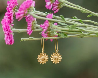Zonnebloem | Lichtgewicht gouden oorbellen | Eenvoudige oorbellen voor natuurliefhebber
