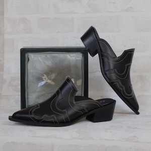 WESTERN MULES | Cowboy style | Leather mules | Heeled mules | Mules for women | Embroidered Mules | Style and comfort | Wooden heels