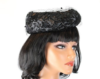 60s Pillbox Hat Vintage Black Shiny Raffia Straw Tulle Netting Satin Bows Round