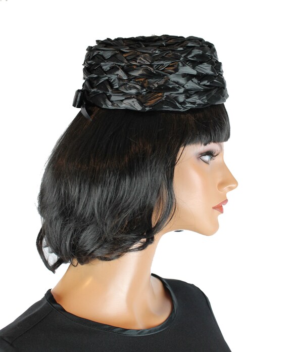 Vintage Pillbox Hat 50s Black Shiny Raffia Fascin… - image 2