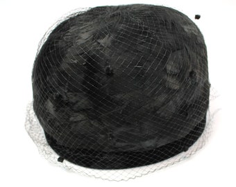 Vintage Norman Durand Wool Cloche Hat Black Feather Detail Made Italy‎ Vintage Norman Durand Original Velour Black Feathered Hat  main image 4