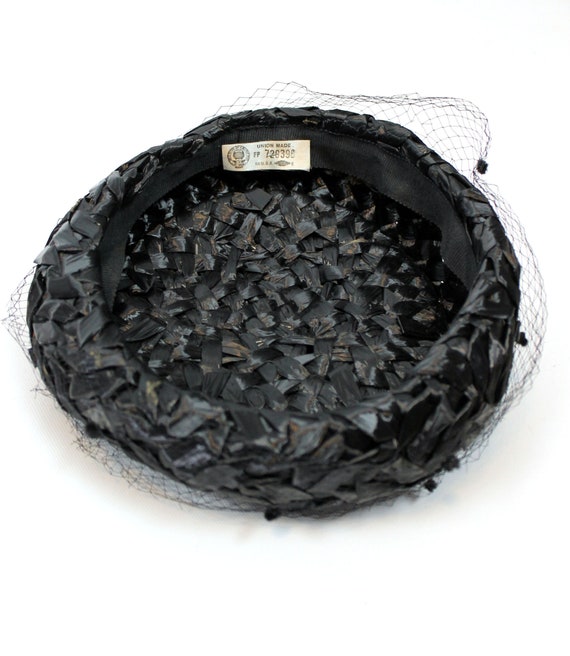 60s Pillbox Hat Vintage Black Shiny Raffia Straw … - image 5