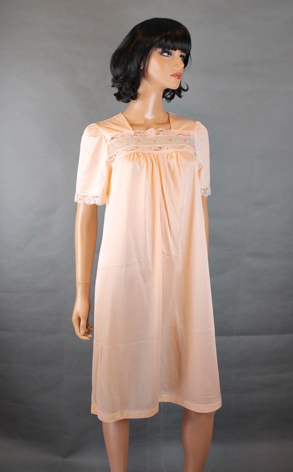 NOS Nightgown Sz S Vintage Peach Shiny Nylon Embr… - image 5
